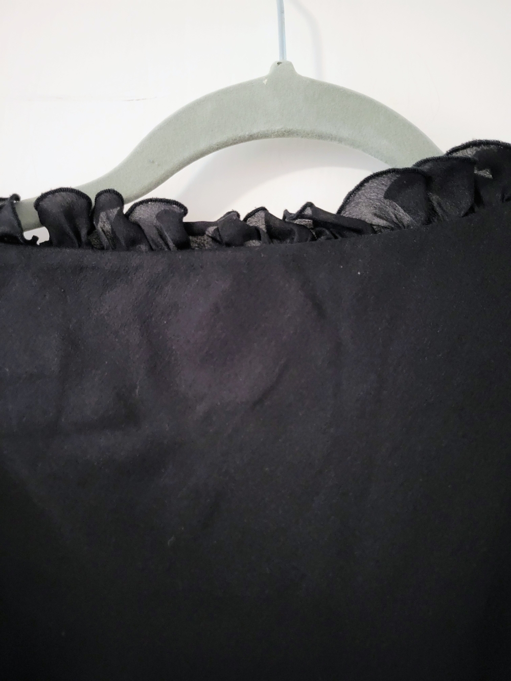 Philip DiCaprio Black Silk Ruffled V-Neck Pintuck Blouse, Size 6 - Picture 5 of 9
